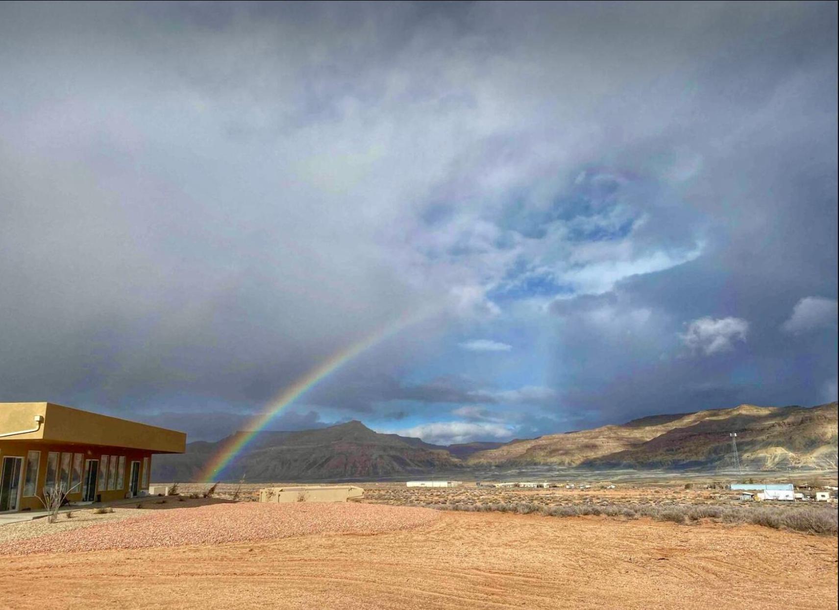 Page Arizona Border Town- Crimson Suite, Desert Canyon Getaway With Views Big Water Exteriör bild