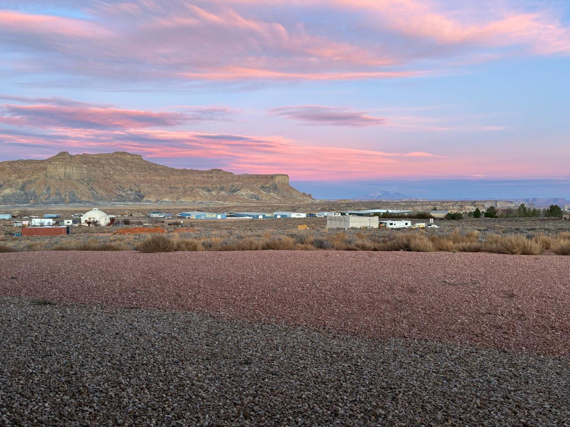 Page Arizona Border Town- Crimson Suite, Desert Canyon Getaway With Views Big Water Exteriör bild