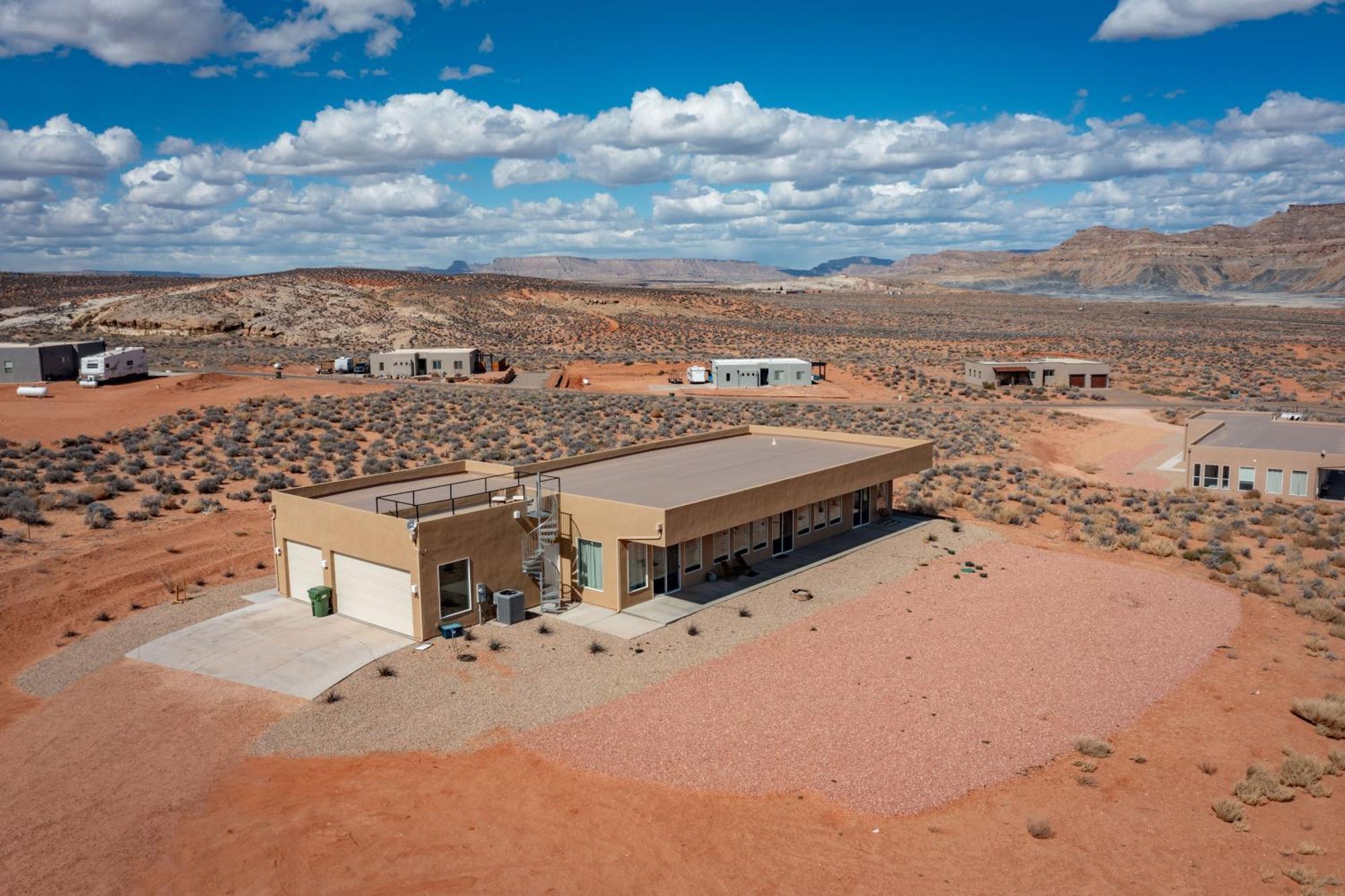 Page Arizona Border Town- Crimson Suite, Desert Canyon Getaway With Views Big Water Exteriör bild